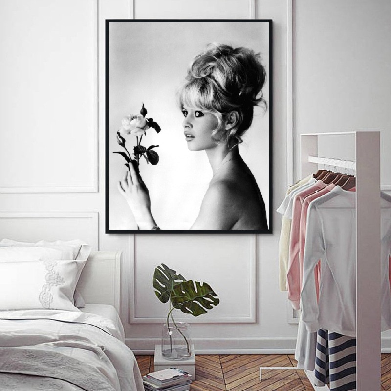 Girl-with-Camera-Black-and-White-Model-Fashion-Decorative-Painting-Posters-Bedroom-Hanging-Painting-Canvas-Painting-3.jpg