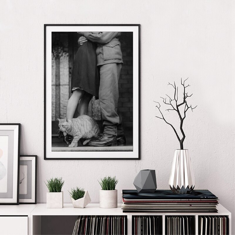 World-War-II-Photo-Vintage-Poster-Print-Soldier-Goodbye-Black-White-Picture-Couple-Kissing-Romantic-Wall-2.jpg